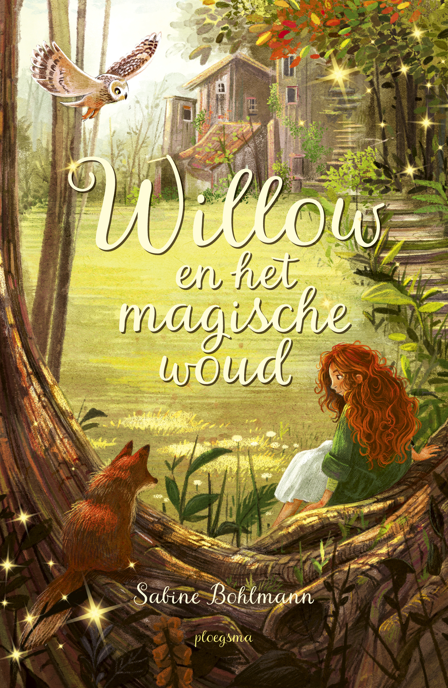 ‘Als er geen groep is waar je bij past, als er geen hokje voor je is, dan maakt dat ze onzeker. En daar worden ze bang van.’
Willow moet verhuizen en als haar tante overlijdt, erft ze niet alleen haar bos, maar ook haar heksenkracht. Op dat alles zit Willow totaal niet te wachten. Op school wordt ze gepest en thuis trekken de vriendin van haar vader en haar drie kinderen tijdelijk bij hen in.
Willow vlucht het bos in en voelt zich er meteen veilig. Herinneringen aan haar tante, een mysterieuze vos en een verborgen huisje laten zien dat er meer schuilt achter de bijzondere erfenis. En zo ontpopt zich een avontuur vol magie, humor en bijzondere karakters, allen met hun eigen talenten en onzekerheden, waardoor ze elkaar mooi aanvullen. Dit is niet alleen een magisch avontuur, maar ook een herkenbaar verhaal over anders zijn dat laat zien dat juist je verschillen je bijzonder maken.
Willow en het magische Woud is een sfeervol verhaal over zelfacceptatie, verlies, vriendschap en de moed om jezelf te zijn waarin humor nooit ver weg is. Het ziet er door de vele mooie illustraties ook nog eens prachtig uit!