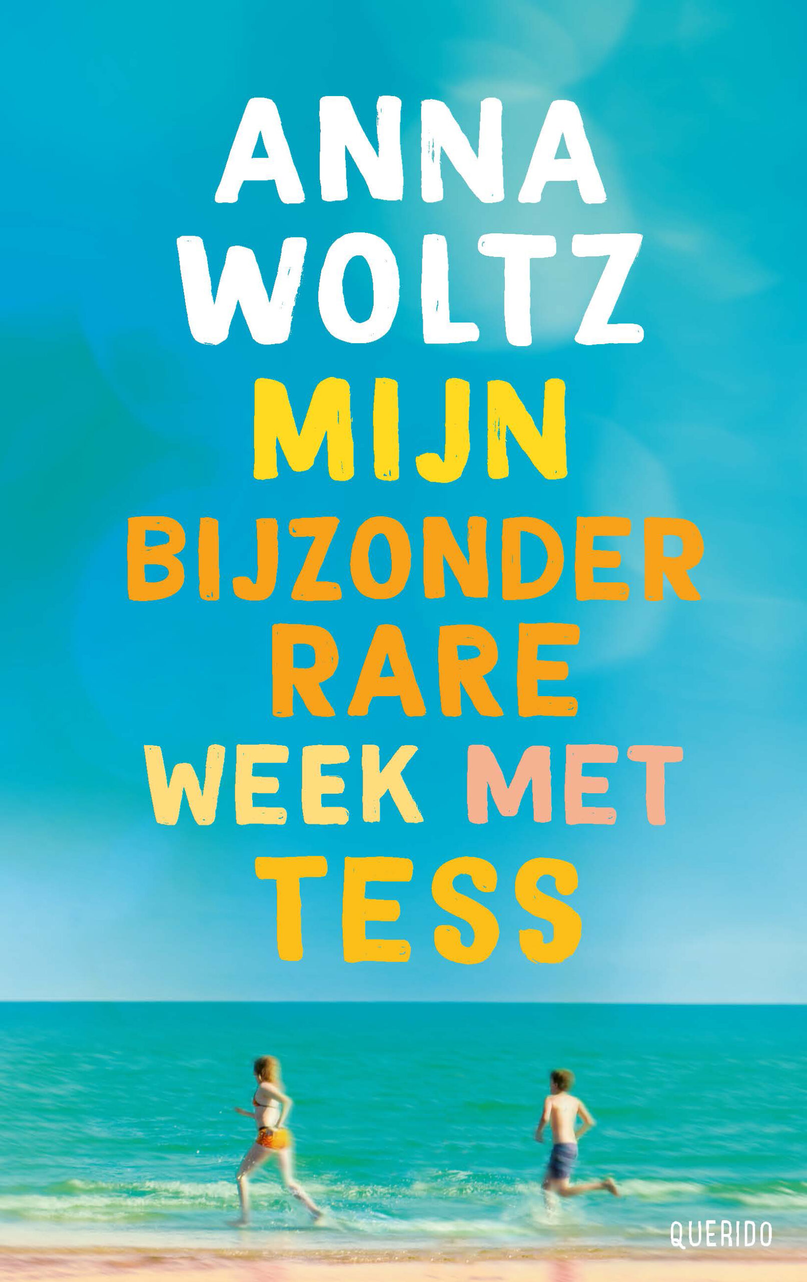 Anna Woltz heeft zoveel mooie boeken geschreven en prijzen gewonnen... En ik ben dol op al haar werk, maar dit pareltje is misschien wel mijn lievelingsboek van haar. Omdat er dit jaar een prachtige film van het boek werd gemaakt, is deze mooie editie uitgekomen. Die film is adembenemend en een echte aanrader. Maar wel eerst het boek lezen, hoor. Het is zo'n verhaal dat kinderen keer op keer zullen willen herlezen.

Het gaat over Samuel en Tess, die elkaar tijdens een zomervakantie op Texel ontmoeten . Tess wil haar vader, die ze nog nooit gezien heeft, ontmoeten en heeft daar een wild plan voor bedacht. Ze hoopt dat Samuel haar daarbij zal helpen. Dat is het begin van een spannend en hartroerend avontuur.