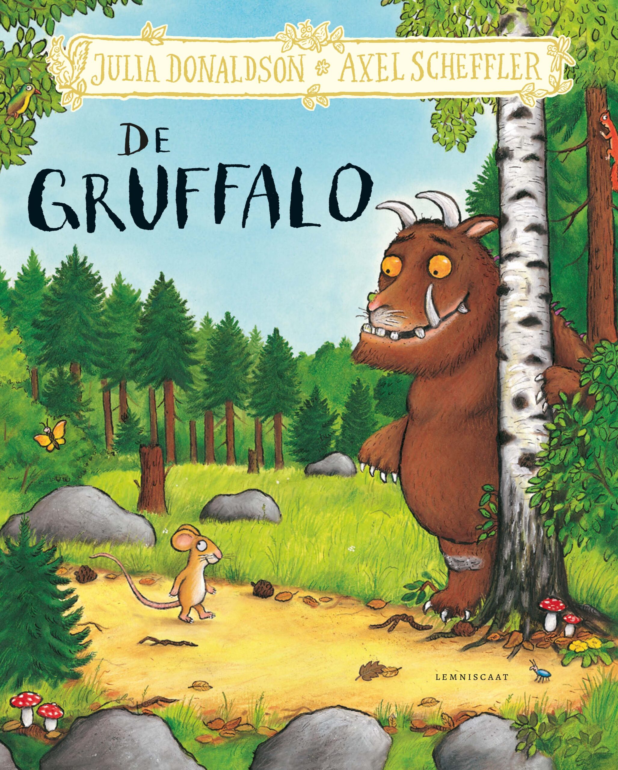 Dit grappige verhaal gaat over een klein muisje dat vos, uil, slang én de Gruffalo, die hem allemaal een lekker hapje vinden, te slim af is. Door het rijm (‘Hij heeft eeltige knieën, zijn voeten zijn plat en op de punt van zijn neus zit een gifgroene wrat.’) en de herhaling (beste vos/uil/slang, normaal zou ik zeggen graag, maar ik eet bij de Gruffalo vandaag.’) kletsen kinderen de tekst al snel van begin tot eind mee. De illustraties van Scheffler zijn razendpopulair en als je zijn verbeelding van die goeiige Gruffalo ziet, snap je waarom.