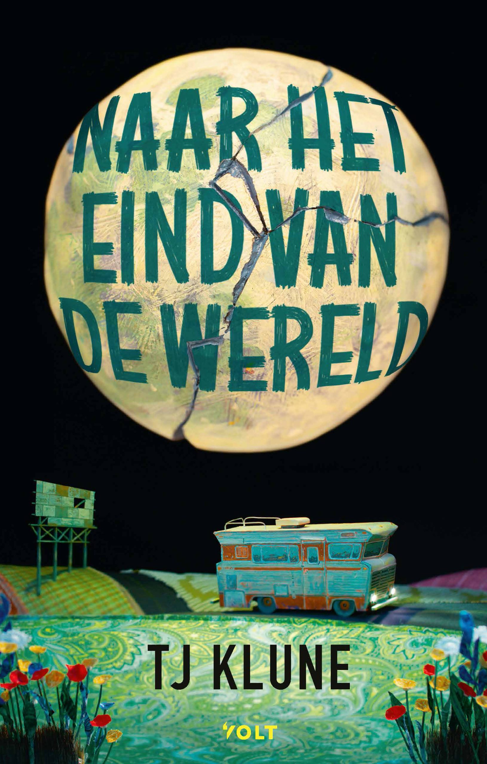 Ga ik huilen? Ga ik smeken om meer tijd? Ga ik bidden tot een God waar ik niet in geloof, in de hoop dat er nog iets anders is, iets groters? Ik ben niet bang voor het eind, maar voor hoe het zal zijn vlak voordat het eind daar is.
Rodney en Don zijn al 40 jaar samen als ze te horen krijgen dat de wereld zeer waarschijnlijk verwoest zal worden door een zwart gat dat op de aarde af komt. Alle planeten worden één voor één verwoest en de aarde zal als laatste aan de beurt zijn. 
Don en Rodney besluiten in hun camper te stappen en vanuit Maine naar Washington af te reizen. Stap voor stap kom je te weten waarom.
Op hun rit komen ze allerlei mensen tegen die verschillend met het heftige nieuws omgaan en hun laatste dagen allemaal op een andere manier doorbrengen. Van een gezin dat hun kinderen nog niet heeft verteld dat ze binnenkort allemaal dood zullen zijn - want tja, hoe vertel je dat je kinderen? - tot feestende hippies.  Één ding is zeker. Hoe rijk of goed iemand ook is, het maakt allemaal niets uit. Ze zullen allemaal hetzelfde eind tegemoetgaan.
De wereld die Klune beschrijft is aangrijpend. De paniek slaat zo hard toe dat de samenleving volledig ontwricht raakt. De pure wanhoop drijft sommige mensen tot de meest extreme daden. Dit verhaal raakt je vanaf het eerste moment. Want wat als dit echt gebeurt? Hoe zou jij je laatste dagen doorbrengen? Hoe zullen de mensen om jou heen reageren? En stel dat er sporen van ons bewaard zouden blijven en dat die later worden gevonden. Wat zullen de vinders dan van ons denken? Zullen ze geloven dat we liefdevol en vriendelijk waren? 
Ik hoop het.  