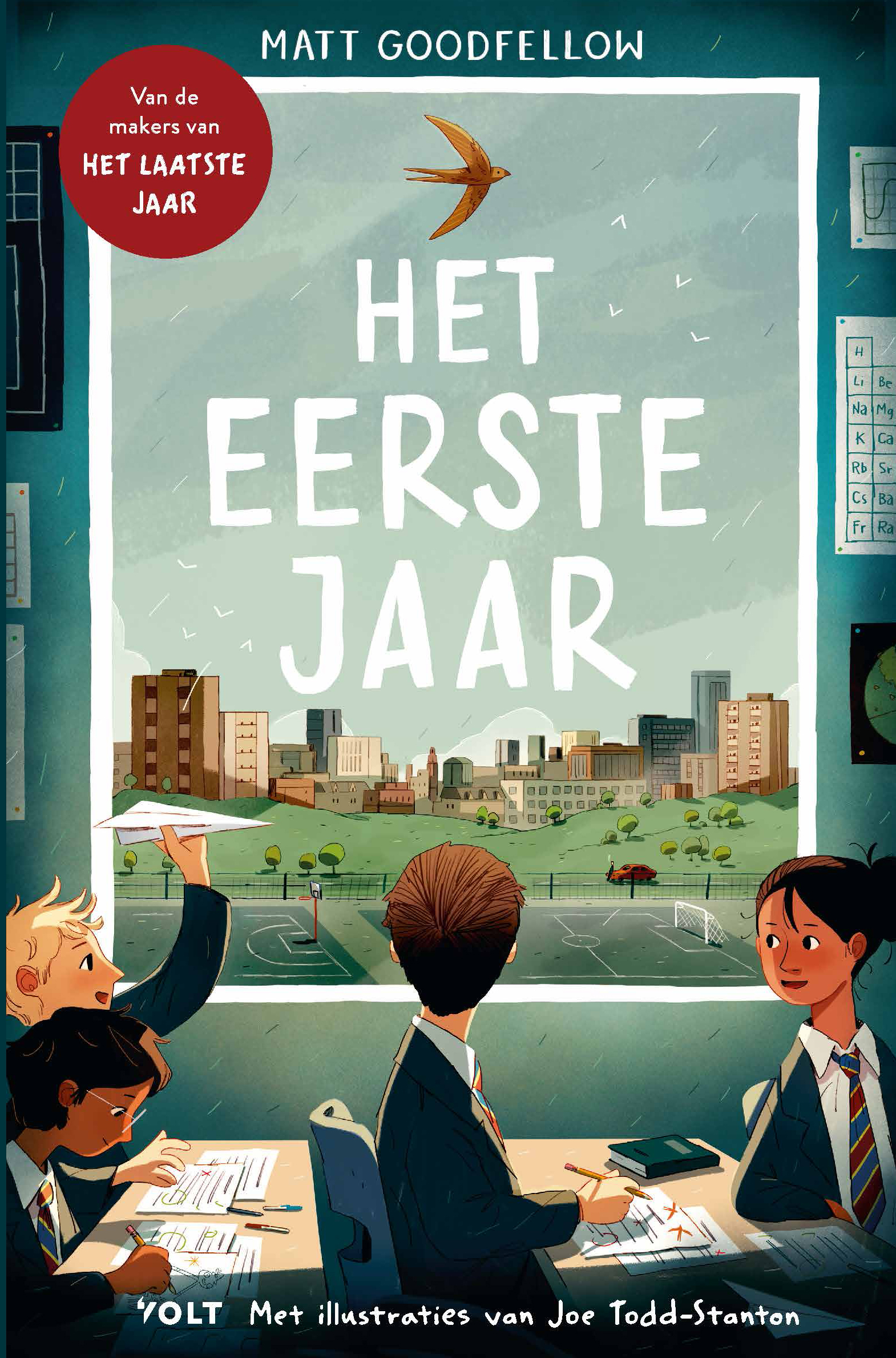 Het eerste jaar is het prachtige vervolg op Het laatste jaar waarover ik eerder schreef: 'Matt Goodfellow schreef een buitengewoon boek over een buitengewoon jongetje... Wat een fenomenaal en onvergetelijk verhaal.' 
In dit deel gaat Nate samen met zijn twee beste vrienden naar de middelbare school. Terwijl Nate zijn weg probeert te vinden in deze nieuwe wereld, moet hij zich opeens ook verhouden tot zijn vader, die verdween toen zijn moeder hem vertelde dat ze zwanger was.
Goodfellow schreef opnieuw een uitmuntend boek over deze eersteklas eersteklassers. Hij toont hoe de zon het ene moment kan schijnen op alles wat goed is in je leven, om je het volgende moment schaduwen te werpen over waar we ons doorheen moeten leren worstelen. 
Het is een boek vol herkenning voor kinderen die midden in deze fase zitten en een venster naar de gevoelens van de kinderen om hen heen. 
Het boek is in vrij vers geschreven. Door het minimalisme en de zorgvuldig gekozen woorden wordt het boek nergens te uitleggerig of te sentimenteel en is het - door de rustige bladspiegel - ook nog eens heel geschikt voor kinderen die lezen lastig vinden.
Een schitterend boek over een jongen die in de achtbaan van het leven leert wat zijn kracht is, en wie hij dichtbij wil hebben.
