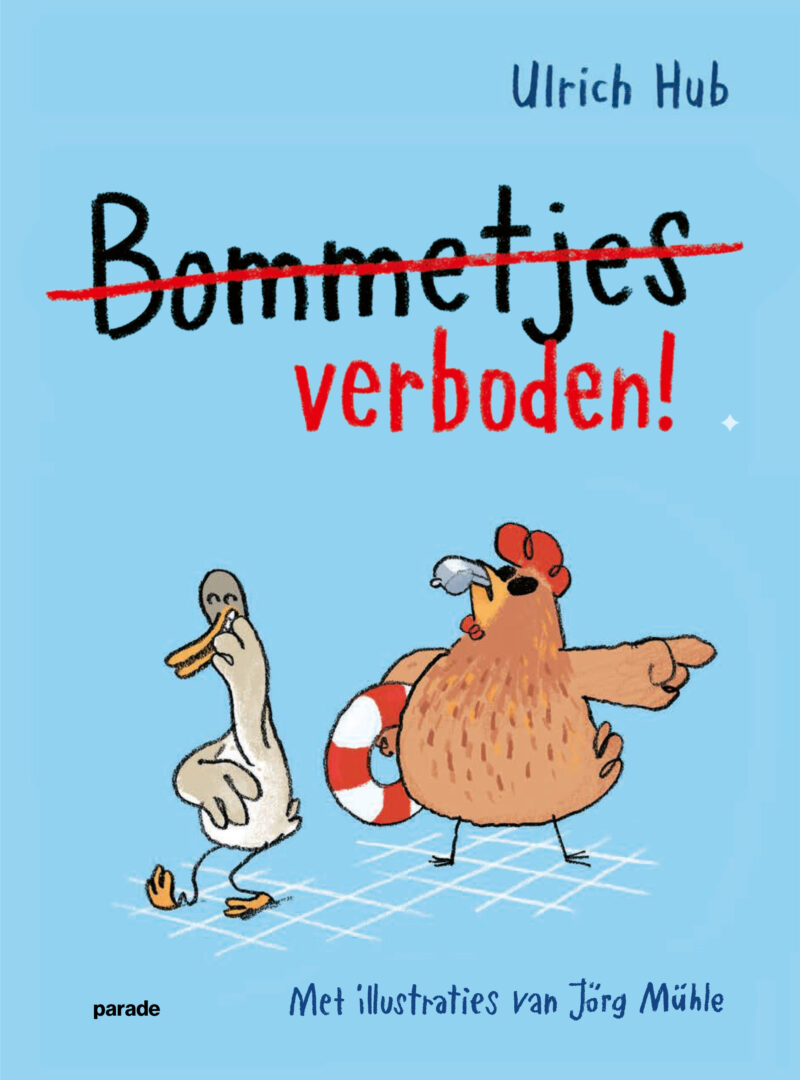 In dit hilarische tweede avontuur over manke eend en blinde haan gaan de twee naar het zwembad. Al bij de ingang gaat het mis. Een groepje eenden verspert hen de weg en laat weten dat haan niet verder mag. Het is er verboden voor zijn soort. Oei, hoe moet dat nu verder?
Eerst gaat eend de fout in. Ze wil graag nieuwe vrienden maken en is bang dat haan haar voor schut zet. Daarom doet ze net alsof ze hem niet kent. Dat werkt niet volgens plan. Ook haan blijkt geen heilige. Als hij badmeester wordt, stijgt de macht hem naar zijn bol.
Dit is niet alleen een oergeestig boek over twee zeer feilbare anti-helden (alleen al het gegeven dat de blinde haan badmeester wordt...), het zit onopvallend ook vol mooie, soms zelfs filosofische gedachten over vriendschap, zelfacceptatie en het leven met een beperking.
De vele innemende, erg grappige tekeningen zijn van de geweldige Jörg Mühle. Hij geeft de dieren zoveel emoties. Een kunde waarvoor hij in 2018 de Deutsche Jugendliteraturpreis kreeg.
Dit boek is geweldig om voor te lezen én om zelf te lezen.